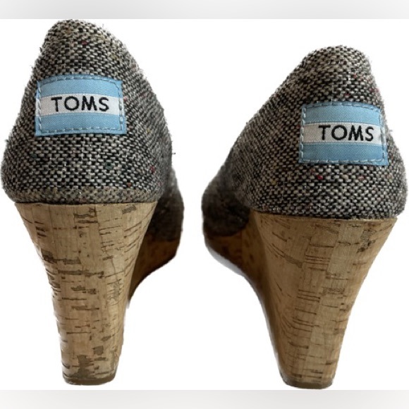 TOMS - Picture 2 of 7